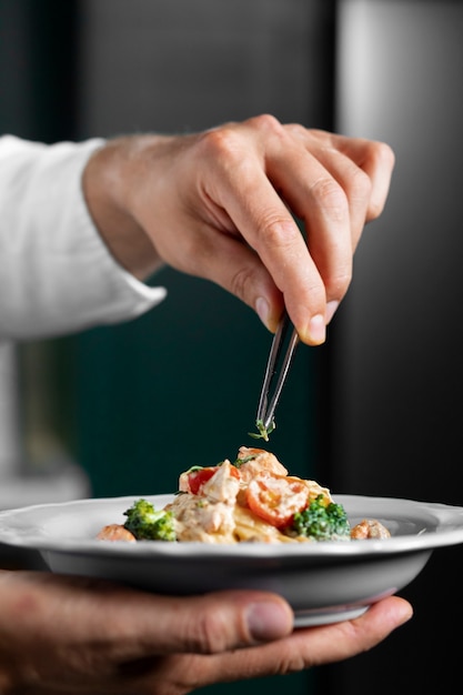 Photo side view hand holding plate with food