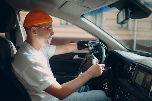 Photo side view of a man sitting in car