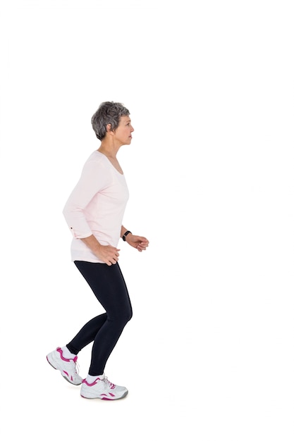 Photo side view of mature woman jogging