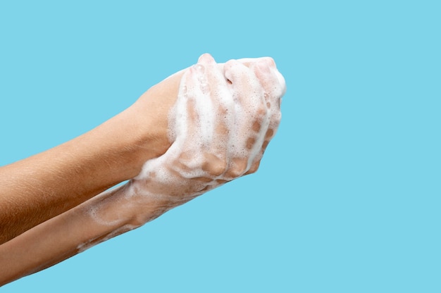 Photo side view person using soap to wash its hands