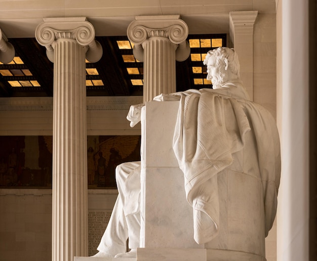 Vista laterale della statua del presidente lincoln