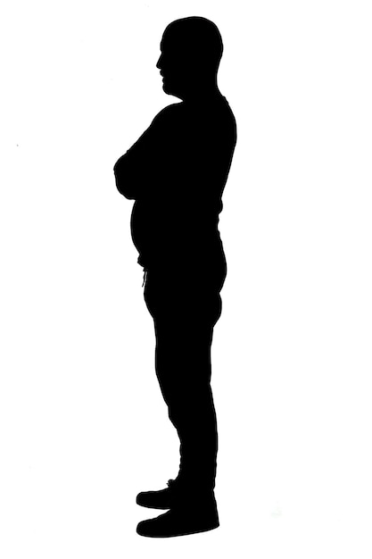 Foto vista laterale della sagoma di un uomo che indossa abiti casual con le braccia incrociate