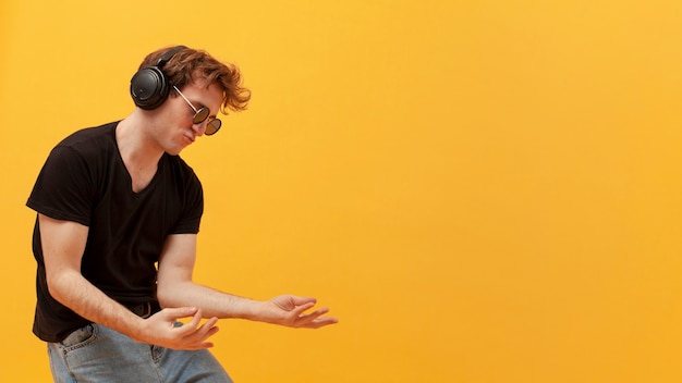 Side view teenage boy dancing