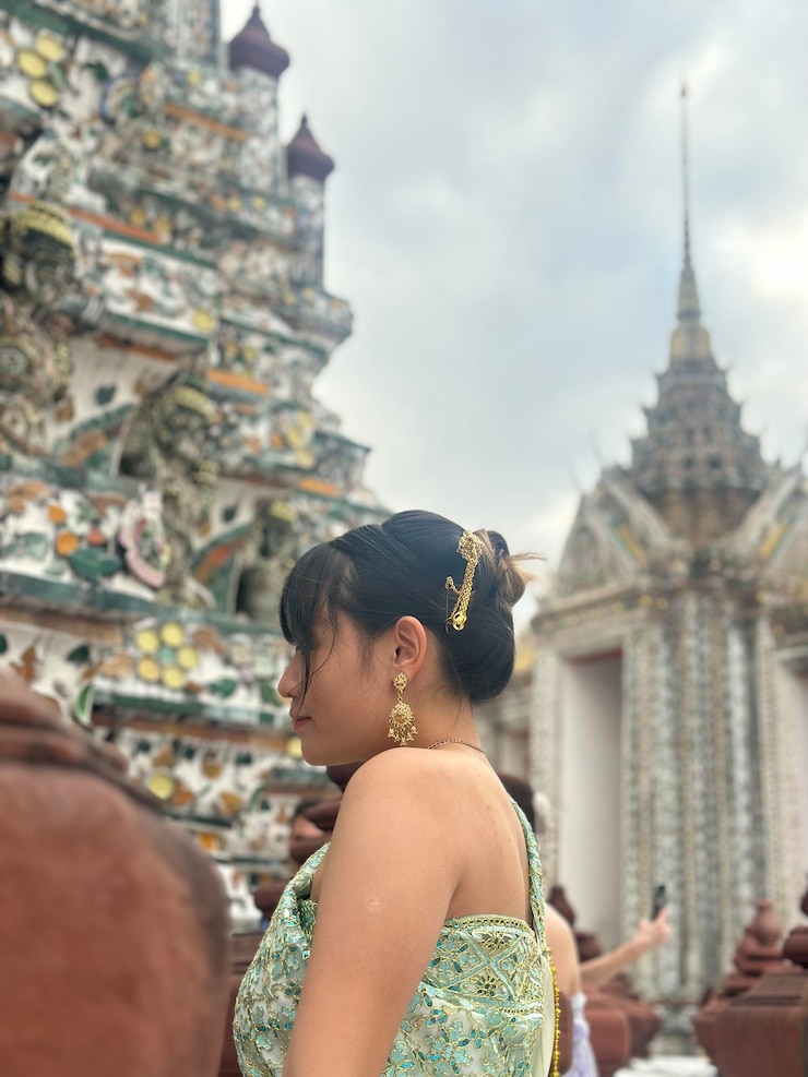 Photo 横から見た女性の景色