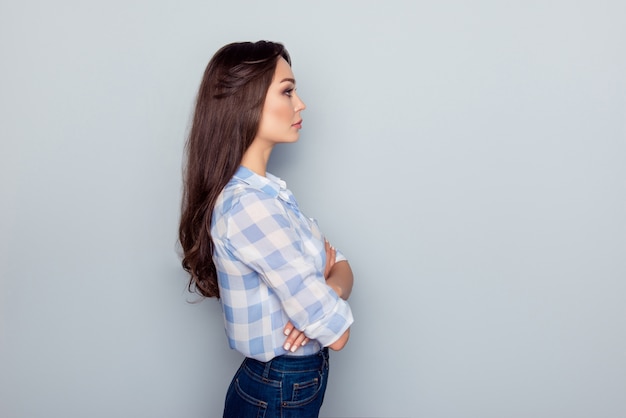 Side view of woman posing with her arms crossed