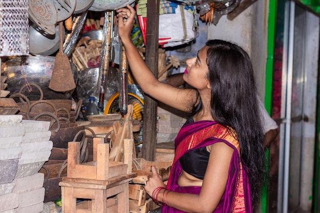 Photo side view of a woman working