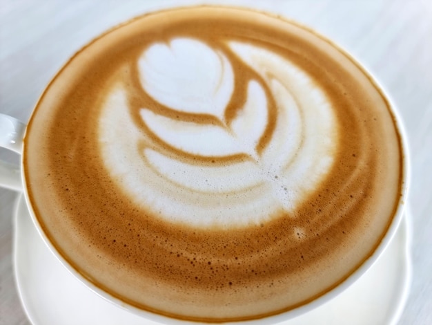 Sideway winkel koffie close-up hete latte art koffie achtergrond