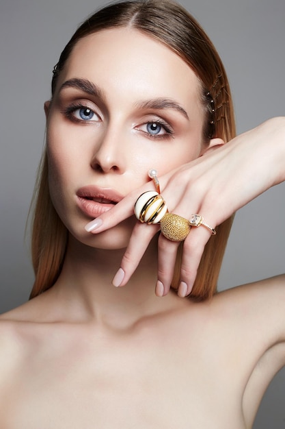 Foto sieraden ringen schoonheid en mode meisje