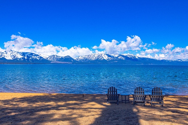 Sierra Nevada-berg vanuit uitzicht op de oceaan