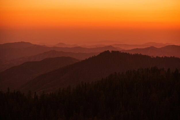 Foto il tramonto estivo della sierra nevada