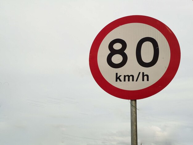 Photo sign indicating the speed allowed on a stretch of a brazilian highway