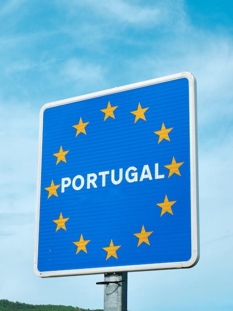유럽 연합 국기 배경에 포르투갈의 표시