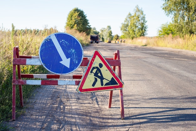 Sign of repairing road