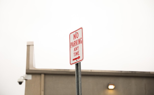 A sign that says no parking and time on it