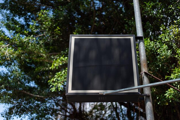 Foto l'insegna può fare pubblicità per la visualizzazione o il montaggio di prodotti o attività commerciali