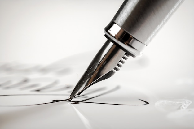 Signing a signature with a fountain pen