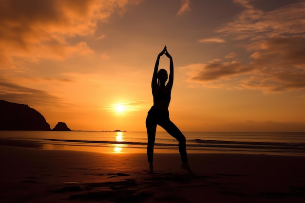 Silhouet illustratie Aziatische vrouw het beoefenen van yoga op het strand bij zonsondergang Meditatie oefening