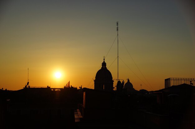 Silhouet kathedraal tegen de hemel tijdens zonsondergang