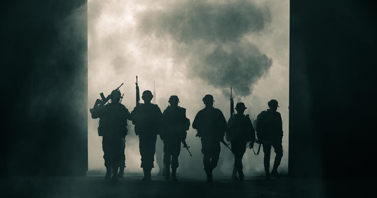Foto silhouet leger met geweren lopen tijdens de oorlog