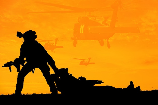 Silhouet soldaten houden wapens militair