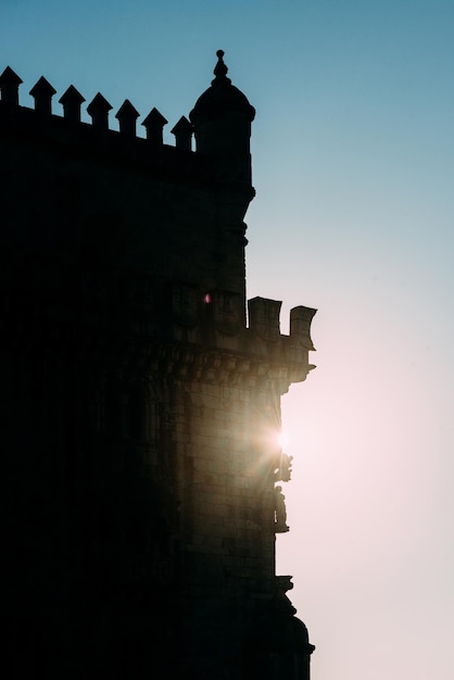 Silhouet van de Toren van Belem in Lissabon Portugal