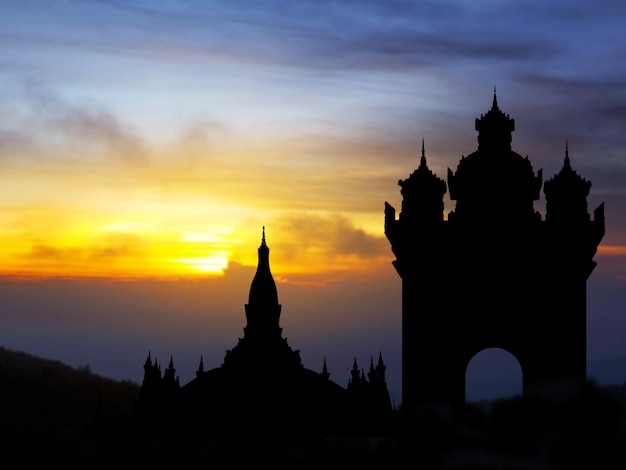 Foto silhouet van het uitzichtpunt van laos