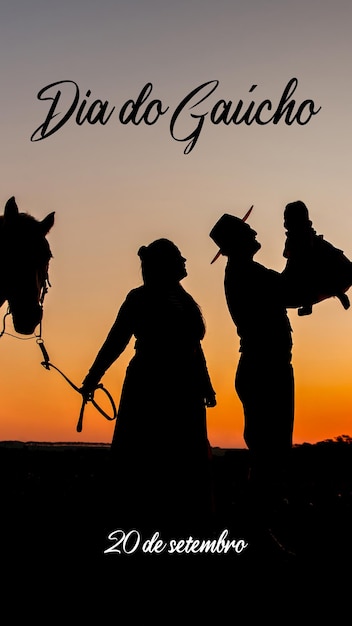 Silhouet van paard en gaucho-familie bij zonsondergang op het platteland