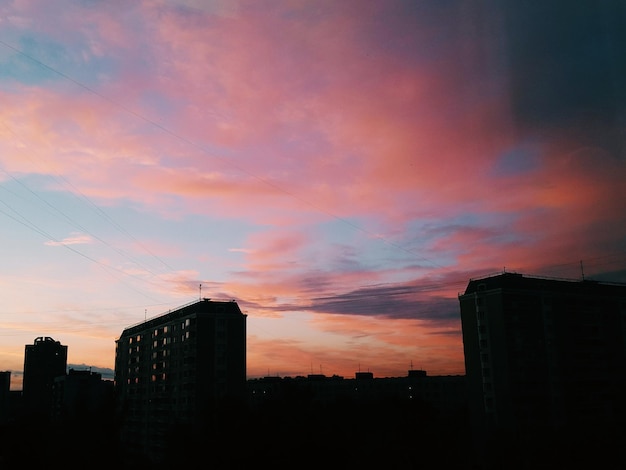 Foto silhouette di edifici al tramonto