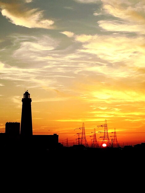 Photo silhouette built structure against sky during sunset