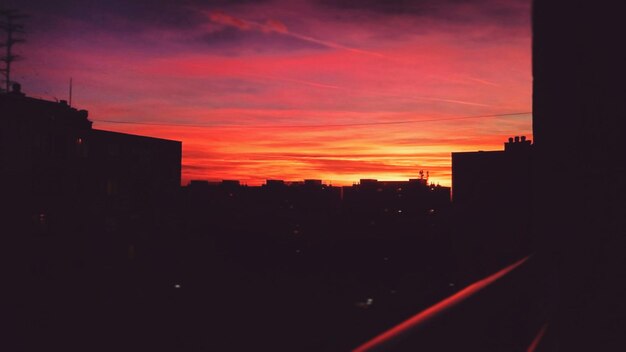 Foto silhouette del paesaggio cittadino contro il cielo durante il tramonto