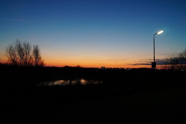 Photo silhouette landscape against clear sky