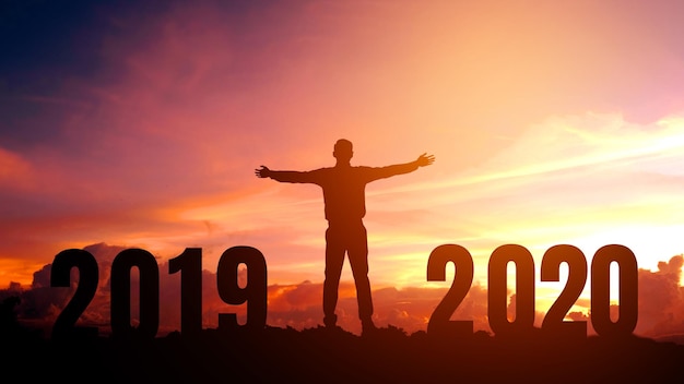 Photo silhouette man standing against orange sky