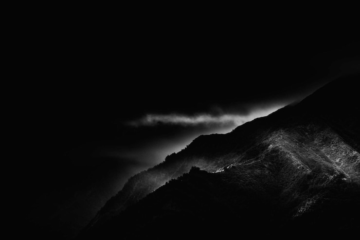 Photo 밤 에 산 의 실루