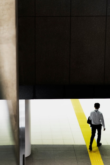 写真 街の人のシルエット