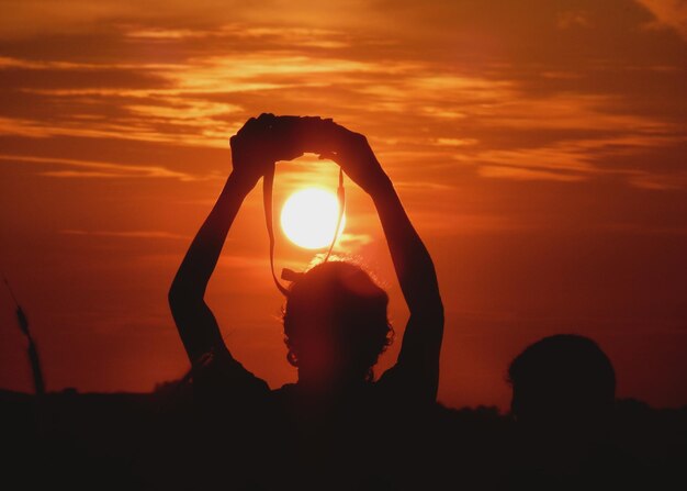 写真 夕暮れの日のシルエット