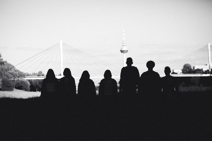 Photo silhouette people against sky