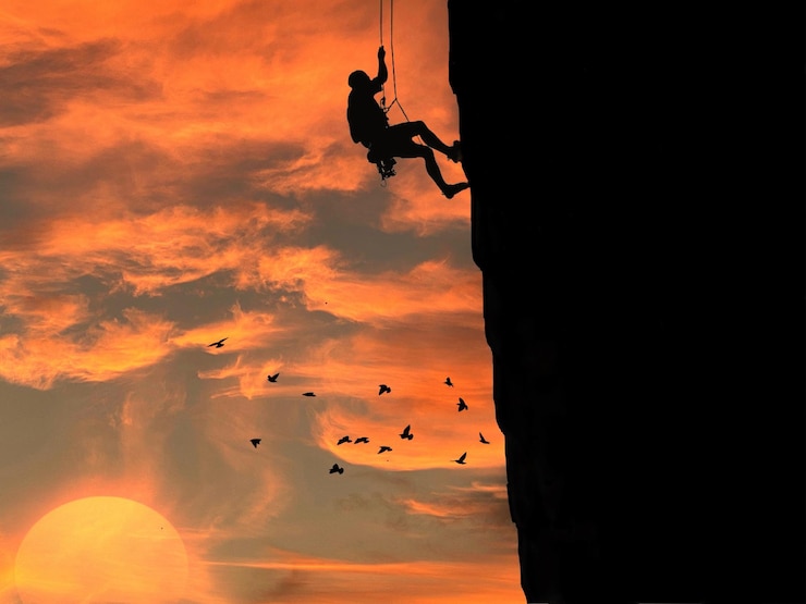 Photo silhouette people on rock against sky during sunset