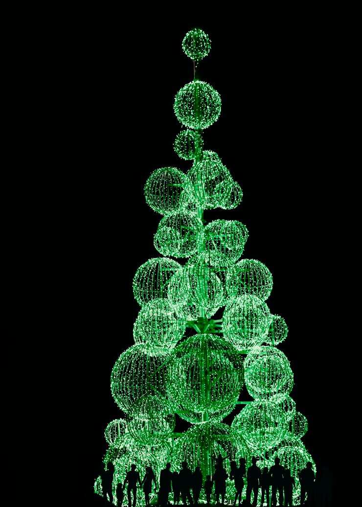 Photo silhouette people standing by illuminated christmas tree against black background
