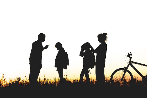 Photo silhouette people standing on field against clear sky