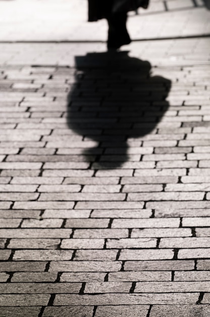 Photo silhouette of person in the city