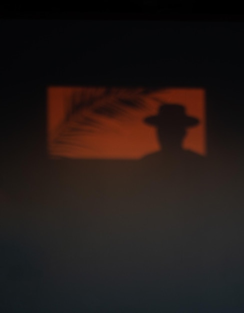 Photo silhouette person shadow against orange sky