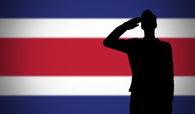 코스타리카 국기에 경례하는 군인의 실루엣