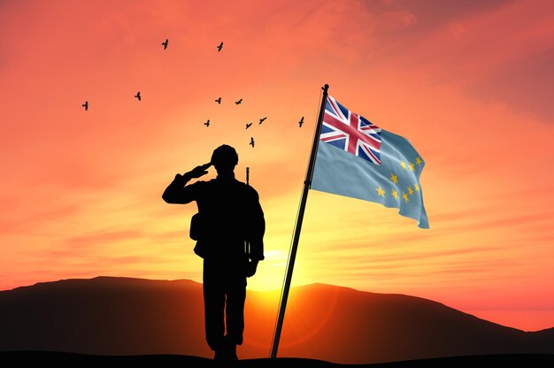Foto silhouette di un soldato con la bandiera di tuvalu sullo sfondo di un tramonto o di un'alba