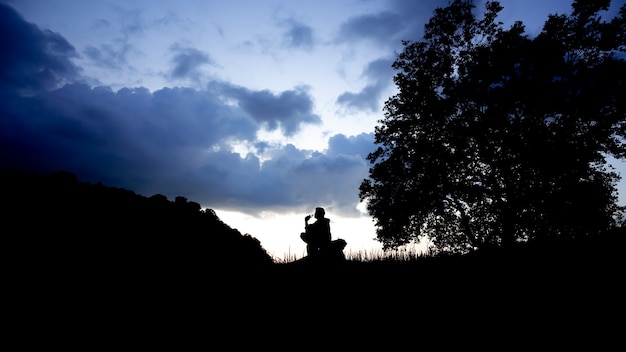 Silhouette Tourister Met Natuurlijk Landschap