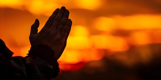 Photo silhouetted hands in prayer against golden sky religious devotion concept concept religious devotion sunset silhouette praying hands golden sky spiritual connection