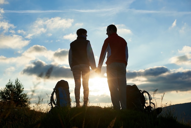 Silhouetten van man en vrouw