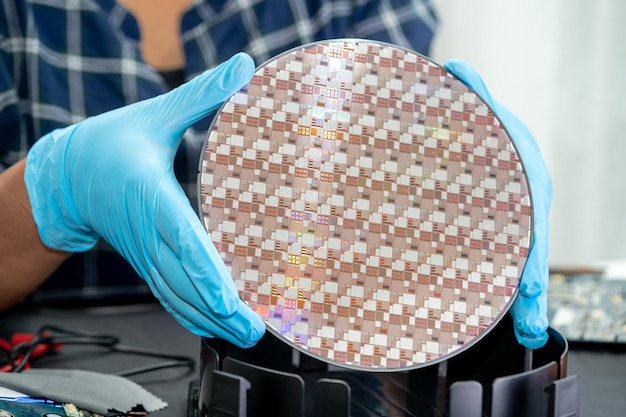 Foto wafer di silicio per la produzione di semiconduttori di circuiti integrati