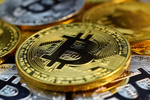 銀と金の暗号通貨ビットコイン コイン