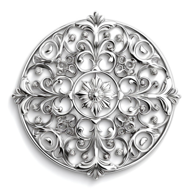 Серебряная тарелка с цветочным орнаментом.