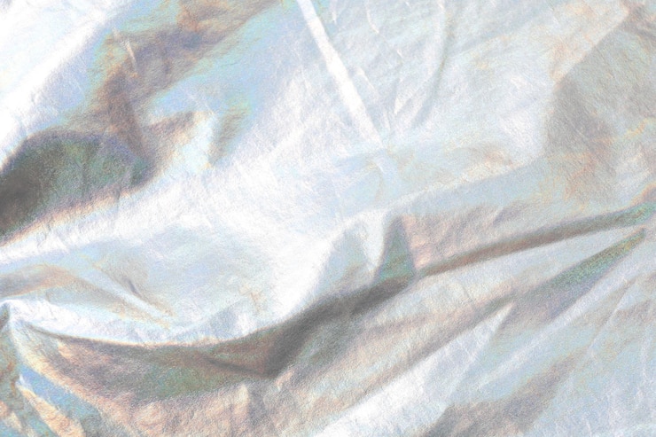 Photo silver shiny wavy background with holographic texture